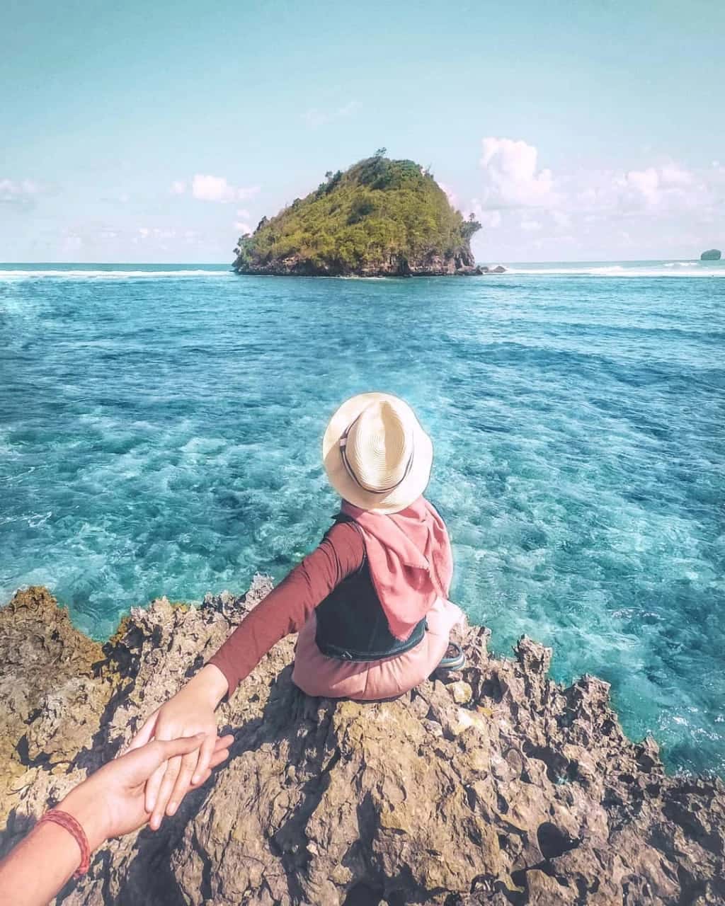Paket Wisata Pantai Malang Selatan 1 Hari